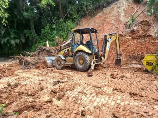Desobstrução e limpeza rua pescada 6